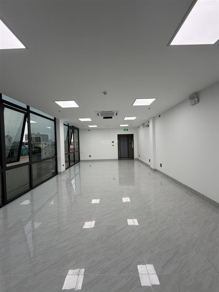 Chính chủ cho thuê văn phòng căn góc 2 mặt tiền ô chợ dừa  hoàng cầu 75  150m2 tòa nhà mới 100%