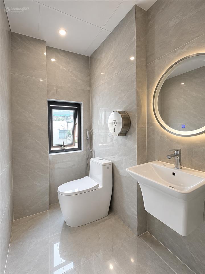 Chính chủ cho thuê văn phòng căn góc 2 mặt tiền ô chợ dừa  hoàng cầu 75  150m2 tòa nhà mới 100%