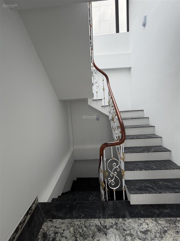 Chính chủ cho thuê mb vp dt150m2x3 tầng mặt phố cự lộc, thanh xuânngã tư sở giá thuê thương lượng
