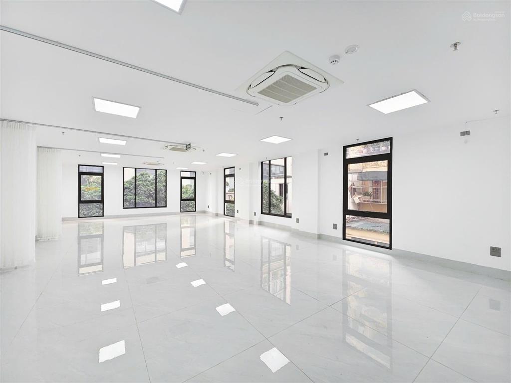 Chính chủ cho thuê văn phòng dt150m2 mặt phố cự lộc, thanh xuânngã tư sở giá thuê 31 triệu/tháng.