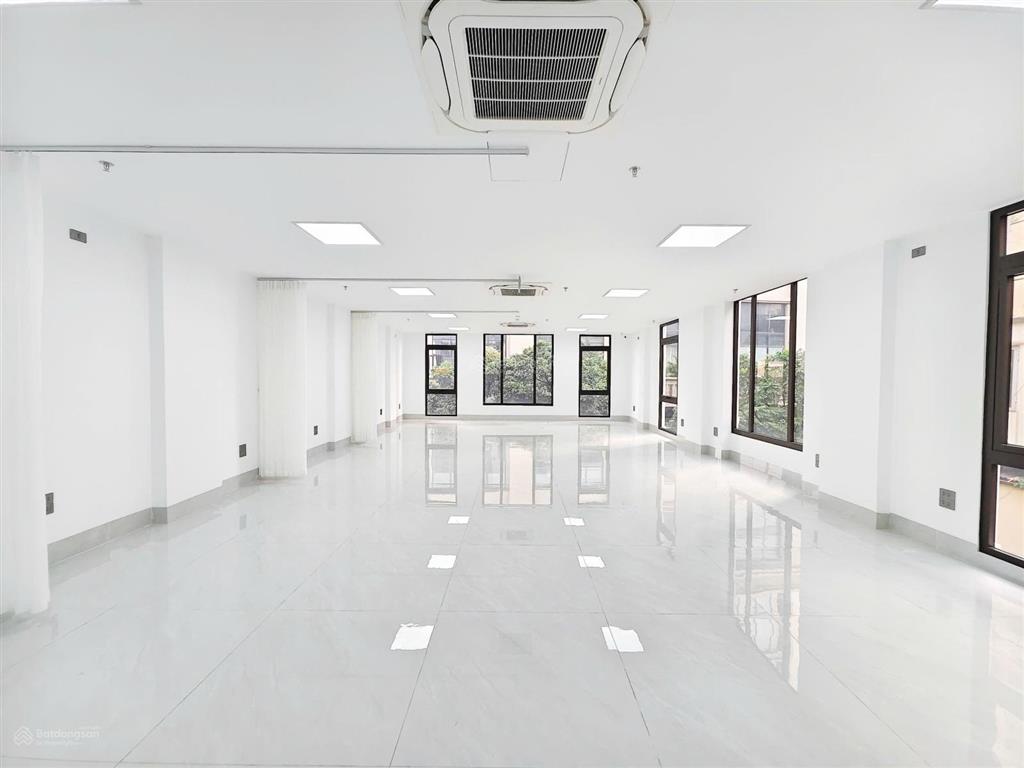 Chính chủ cho thuê văn phòng dt150m2 mặt phố cự lộc, thanh xuânngã tư sở giá thuê 31 triệu/tháng.