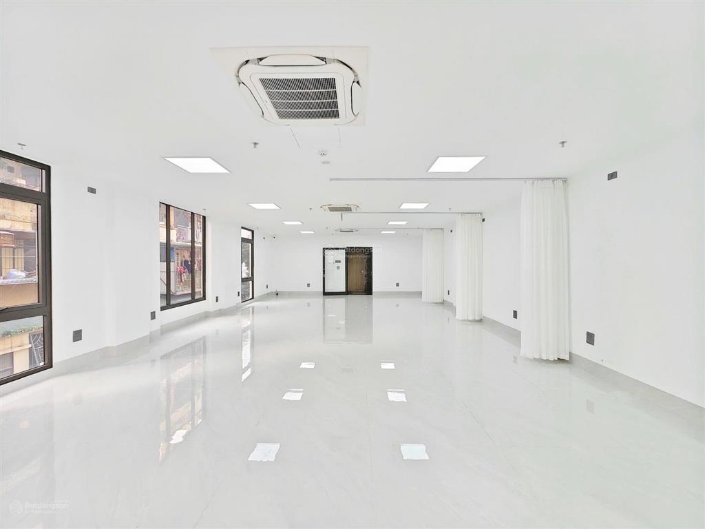 Chính chủ cho thuê văn phòng dt150m2 mặt phố cự lộc, thanh xuânngã tư sở giá thuê 31 triệu/tháng.