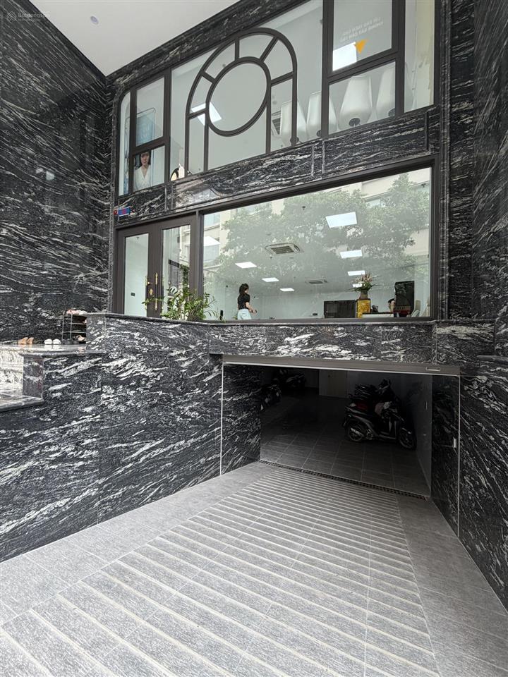 Chính chủ cho thuê văn phòng dt150m2 mặt phố cự lộc, thanh xuânngã tư sở giá thuê 31 triệu/tháng.