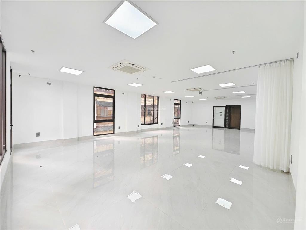 Chính chủ cho thuê văn phòng dt150m2 mặt phố cự lộc, thanh xuânngã tư sở giá thuê 31 triệu/tháng.