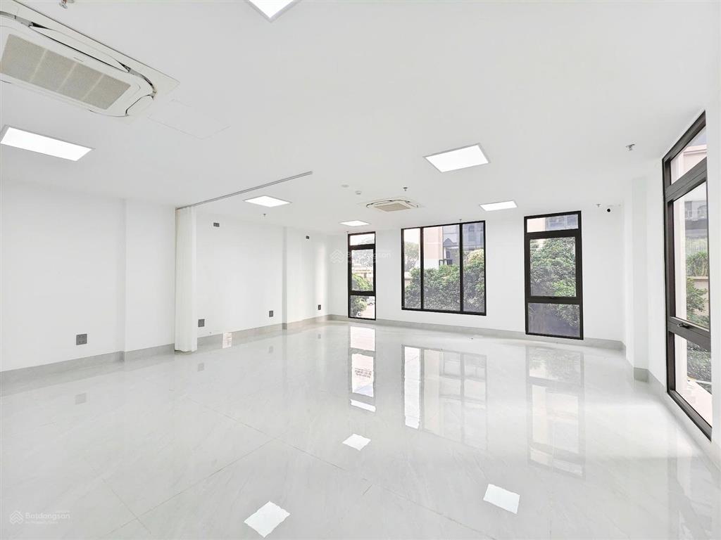 Chính chủ cho thuê văn phòng dt150m2 mặt phố cự lộc, thanh xuânngã tư sở giá thuê 31 triệu/tháng.
