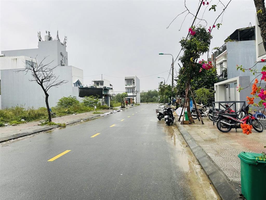 [ chính chủ ]  vì lý do chuyển công tác ra hà nội. nên bán cặp đất đông nam b2.55