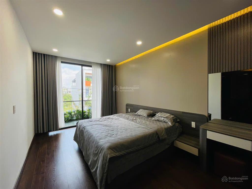 Nhà đẹp nam hoà xuân 3 tầng full 4pn giá tốt