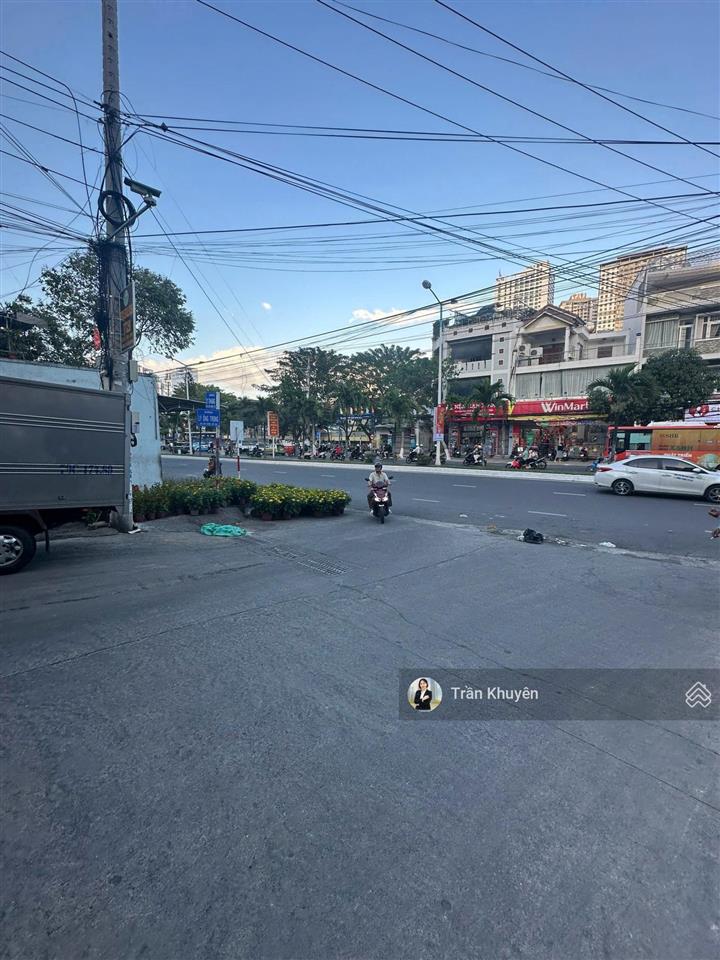 Bán tòa căn hộ 7 tầng bắc nha trang, 120m2, mt 11m, gần biển, thu 150tr/tháng