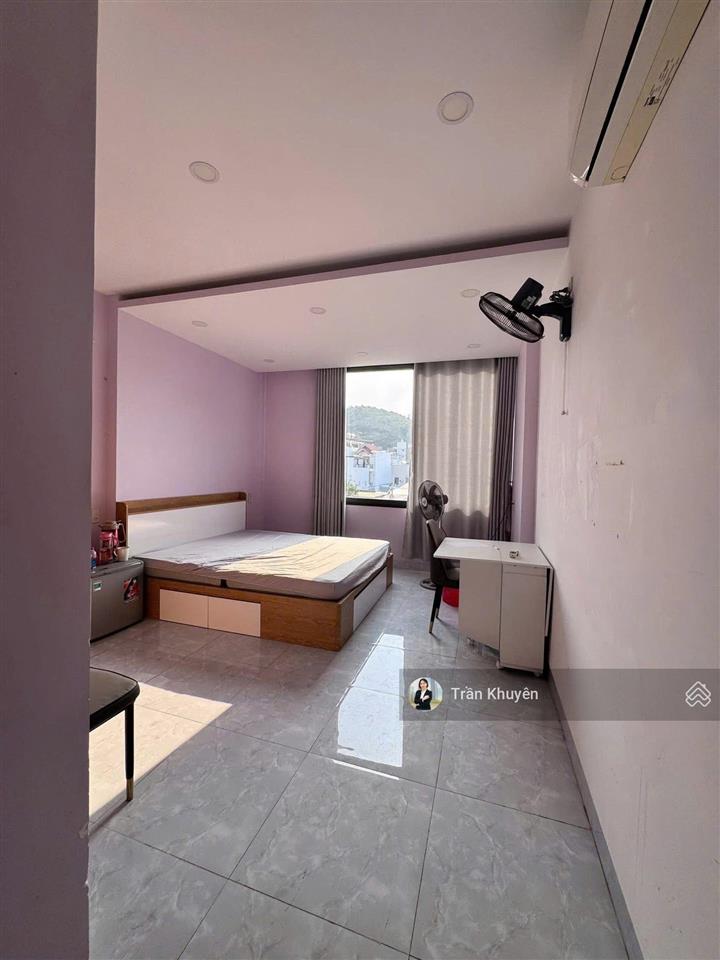 Nhà bán gần biển hòn chồng, hẻm đặng tất, 4 tầng, cách biển 200m, vị trí đẹp kinh doanh lưu trú