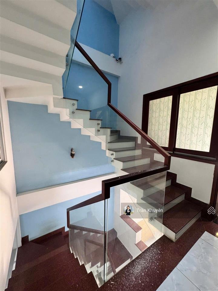 Nhà bán gần biển hòn chồng, hẻm đặng tất, 4 tầng, cách biển 200m, vị trí đẹp kinh doanh lưu trú