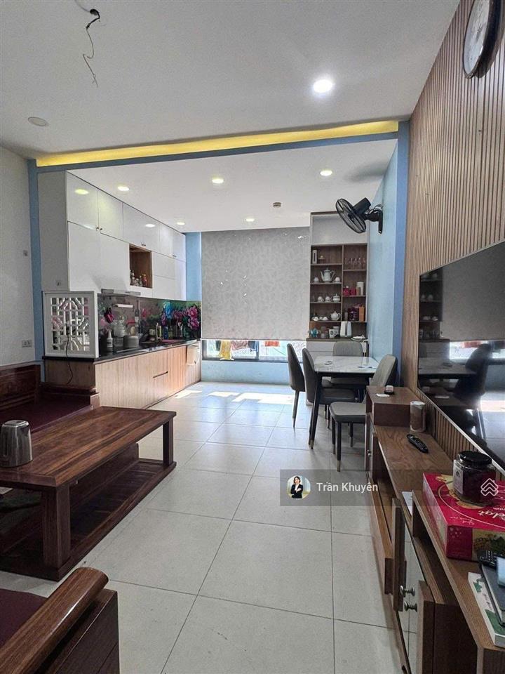 Nhà bán gần biển hòn chồng, hẻm đặng tất, 4 tầng, cách biển 200m, vị trí đẹp kinh doanh lưu trú