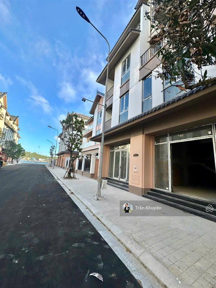 Nhà phố liền kề vinhomes nha trang  cách bãi biển 50m, sổ hồng lâu dài, giá 12.95 tỷ
