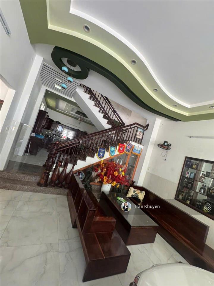Chủ cần tiền  bán nhanh nhà mặt tiền đường phước long, nha trang