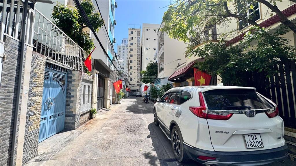 Hạ giá 12,2 tỷ cần bán gấp nhà 3 tầng, ô tô vào tận đường biệt thự nha trang