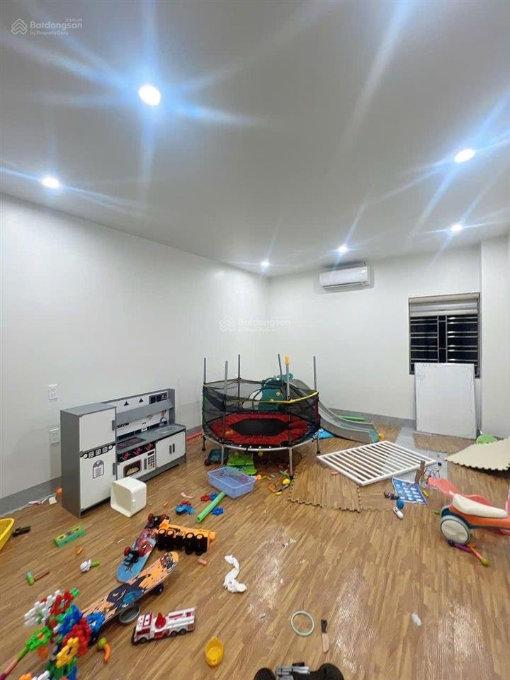 Mặt đường vũ chí thắng vỉa hè rộng | kinh doanh sầm uất vị trí vàng mặt đường chính, v