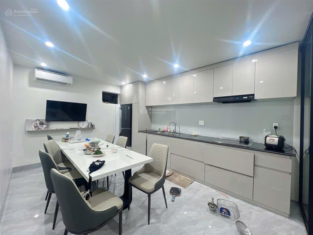 Mặt đường vũ chí thắng vỉa hè rộng | kinh doanh sầm uất vị trí vàng mặt đường chính, v