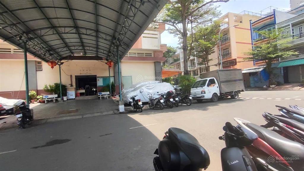 Căn hộ cc bình phú thang máy 2pn chỉ 2.75 tỷ