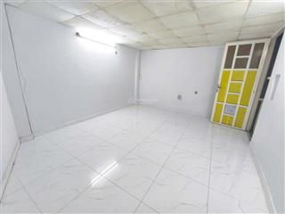 Bán nhà riêng tại trần hưng đạo, 3,25 tỷ, 18 m2, 2pn, 1wc, q1, tp. hcm