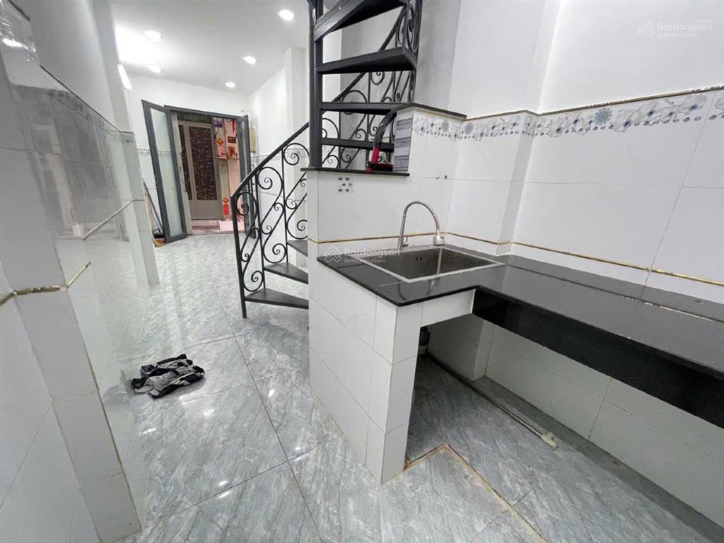 Bán nhà hậu giang quận 6 sát mặt tiền  sổ riêng  giá 2.18 tỷ