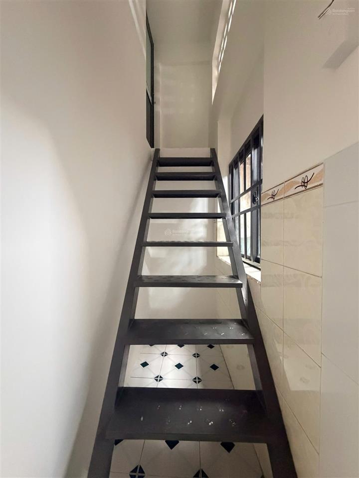 Chung cư phùng hưng lầu 2 47m2 giá 2.5 tỷ