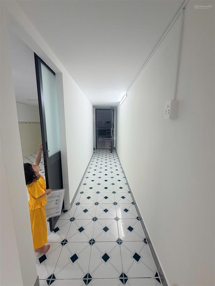 Chung cư phùng hưng lầu 2 47m2 giá 2.5 tỷ