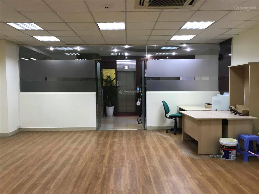 36m2 văn phòng cho thuê tại số 11 thái hà. giá 10 triệu/tháng.  chủ nhà 0929 236 ***