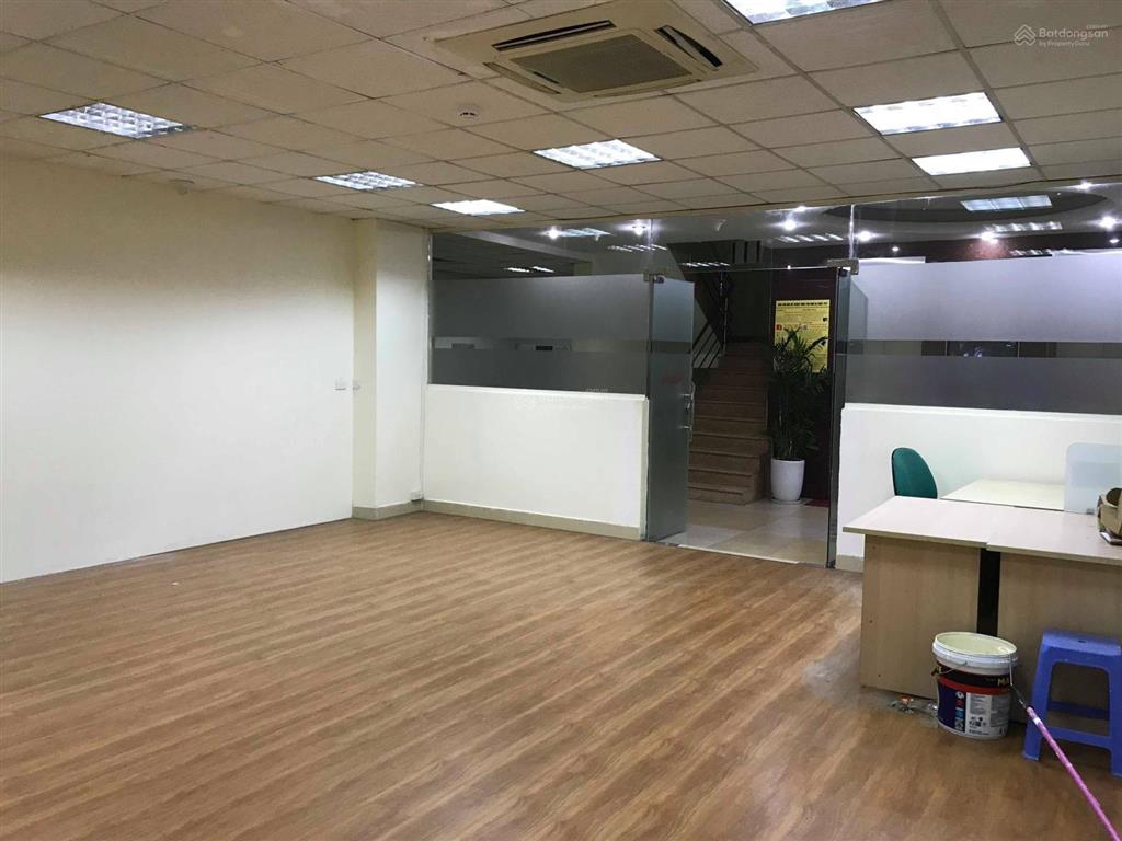 36m2 văn phòng cho thuê tại số 11 thái hà. giá 10 triệu/tháng.  chủ nhà 0929 236 ***