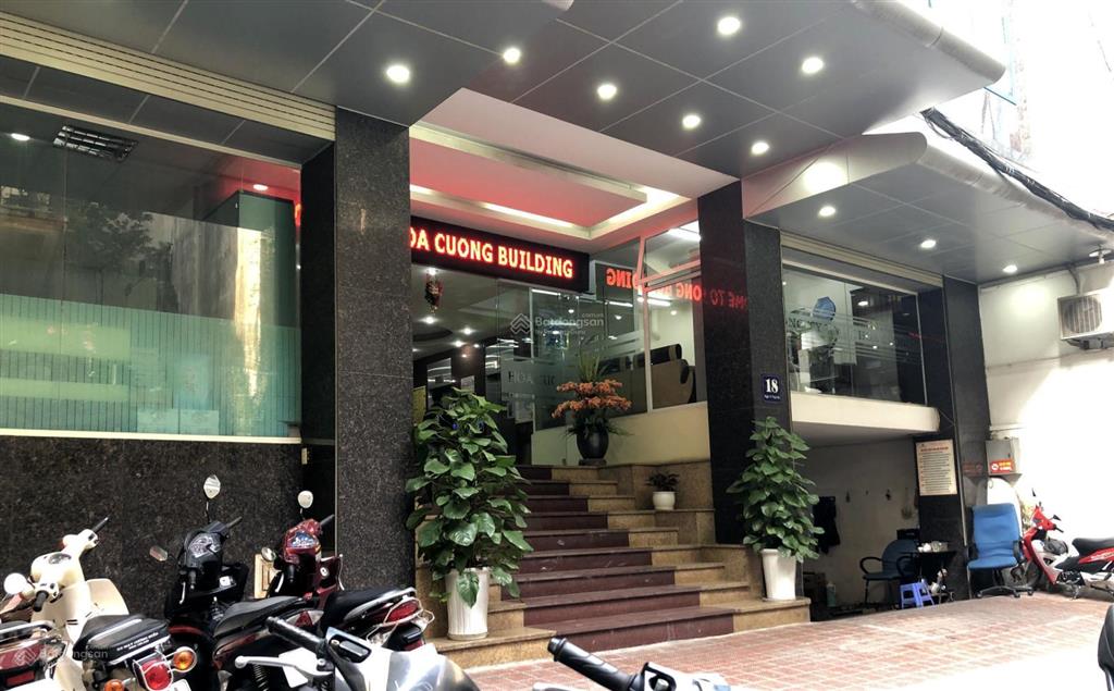 36m2 văn phòng cho thuê tại số 11 thái hà. giá 10 triệu/tháng.  chủ nhà 0929 236 ***