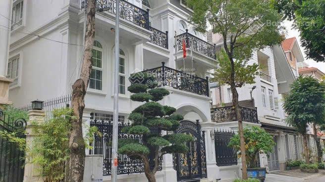 Cần bán nhà 4,5 tầng kiểu biệt thự phố đội cấn  liễu giai diện tích 115m2 mt 8m ô góc