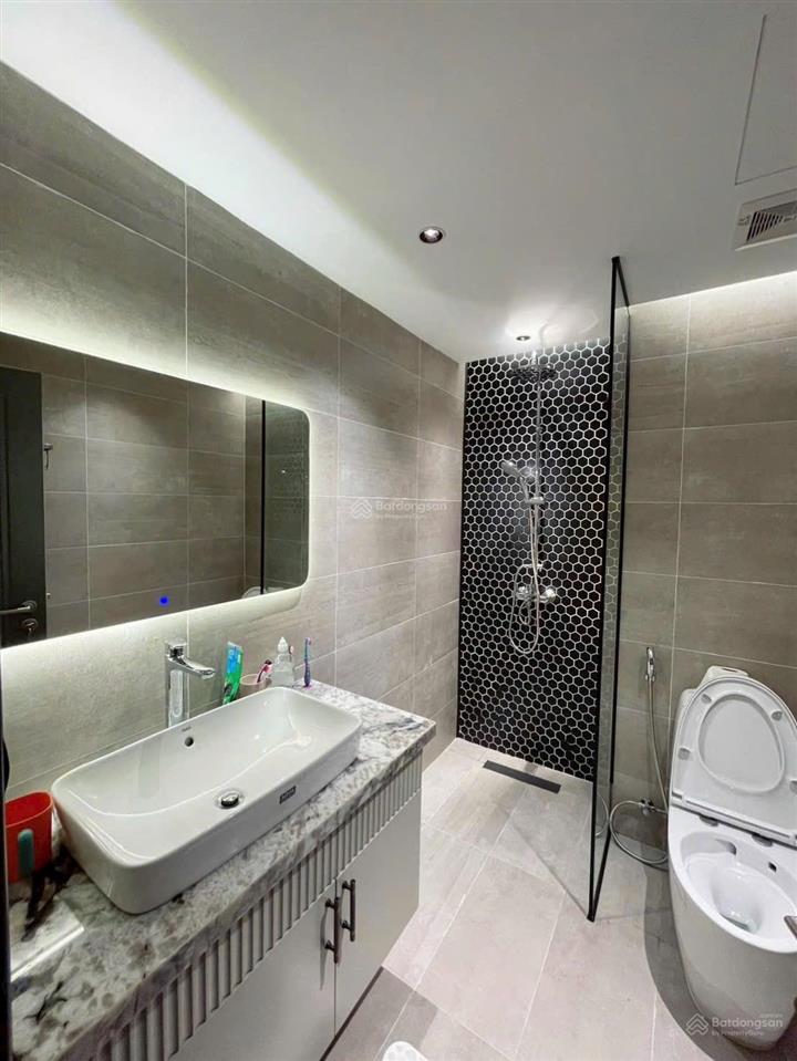 Bán nhà 7t thang máy mới pl hào nam cát linh 55m2 ô tô đỗ giá 25,8 tỷ.