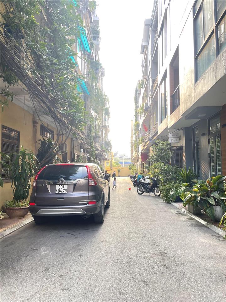 Bán nhà 7t thang máy mới pl hào nam cát linh 55m2 ô tô đỗ giá 25,8 tỷ.