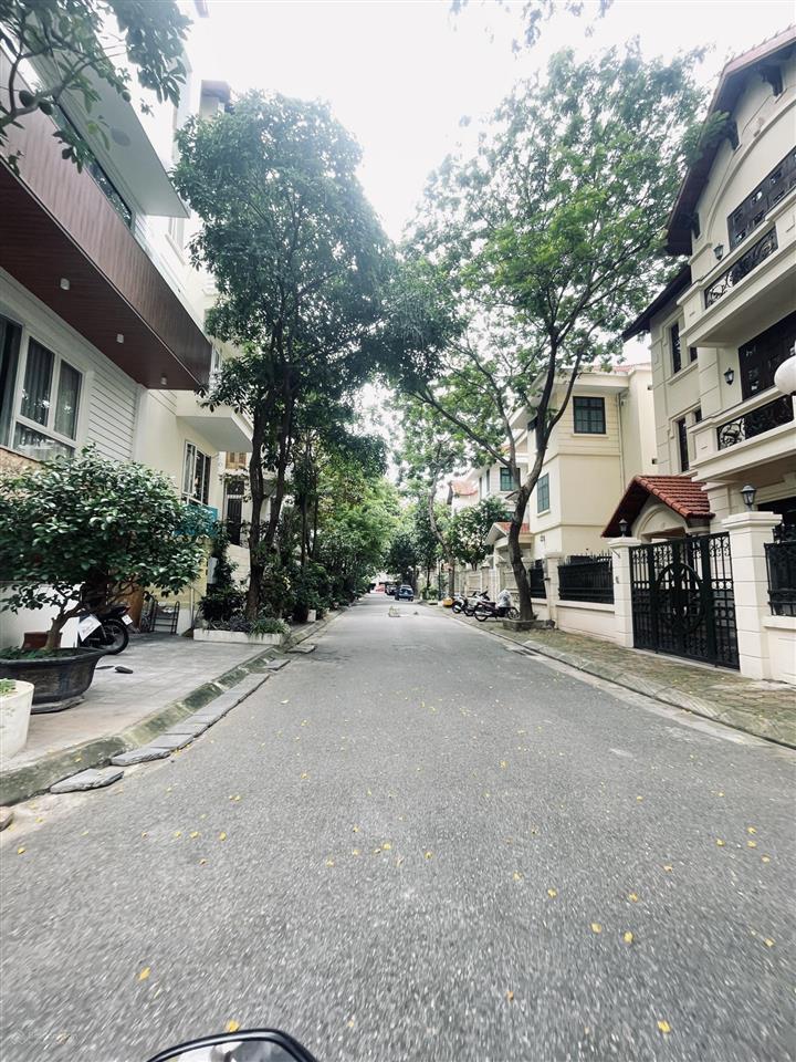 Cho thuê phòng ngõ 160 trần đại nghĩa dt 25m2 wc riêng ban công 4,2 tr/1th
