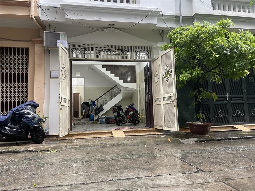 Cho thuê phòng ngõ 160 trần đại nghĩa dt 25m2 wc riêng ban công 4,2 tr/1th