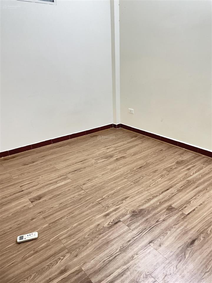 Cho thuê nhà plo vạn bảo ba đình dt 55m x7t thang máy ở vp cty 26,5tr/1 th ngõ thông oto.
