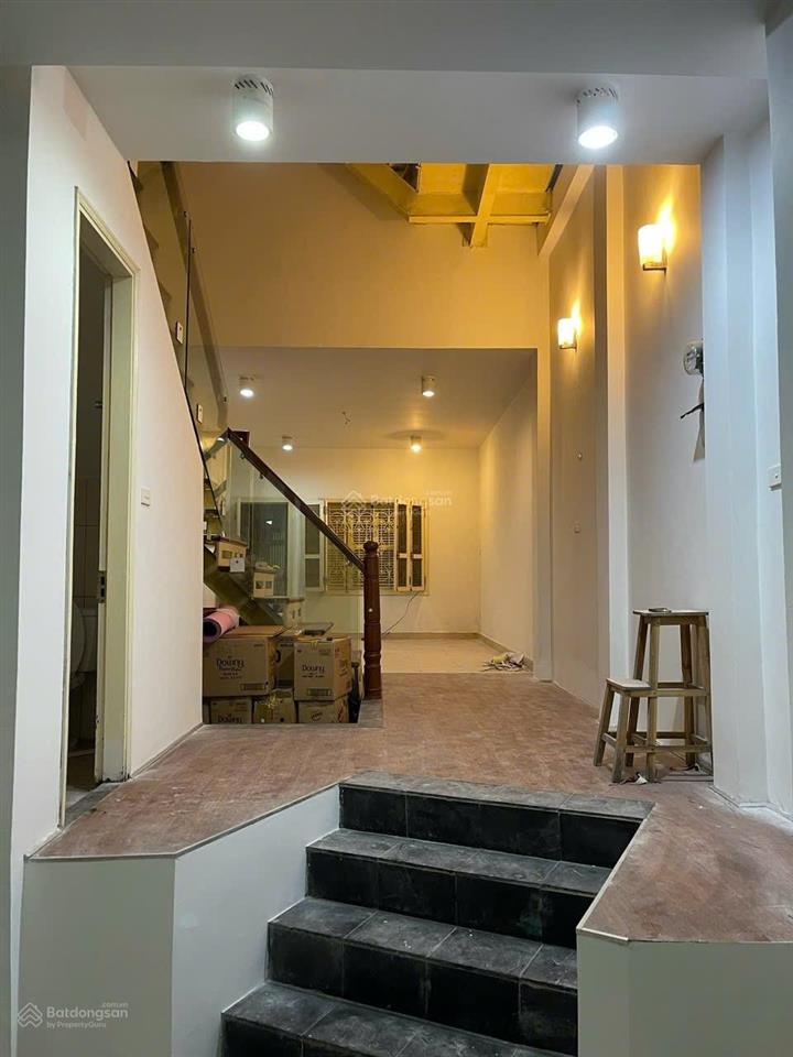 Cho thuê nhà plo vạn bảo ba đình dt 55m x7t thang máy ở vp cty 26,5tr/1 th ngõ thông oto.