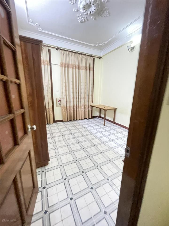 Cho thuê nhà plo vạn bảo ba đình dt 55m x7t thang máy ở vp cty 26,5tr/1 th ngõ thông oto.