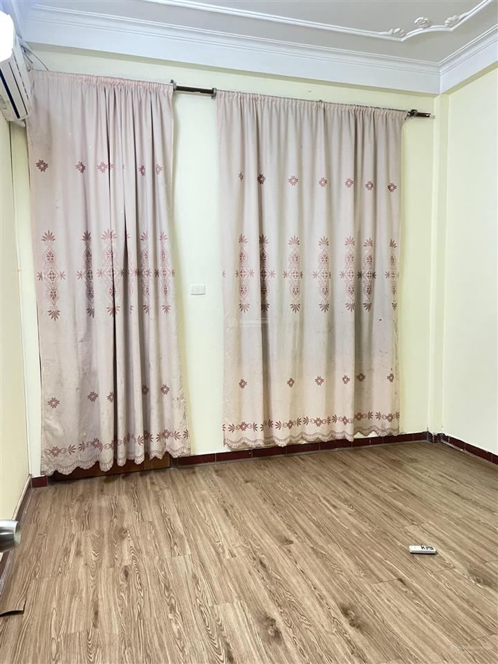 Cho thuê nhà plo vạn bảo ba đình dt 55m x7t thang máy ở vp cty 26,5tr/1 th ngõ thông oto.