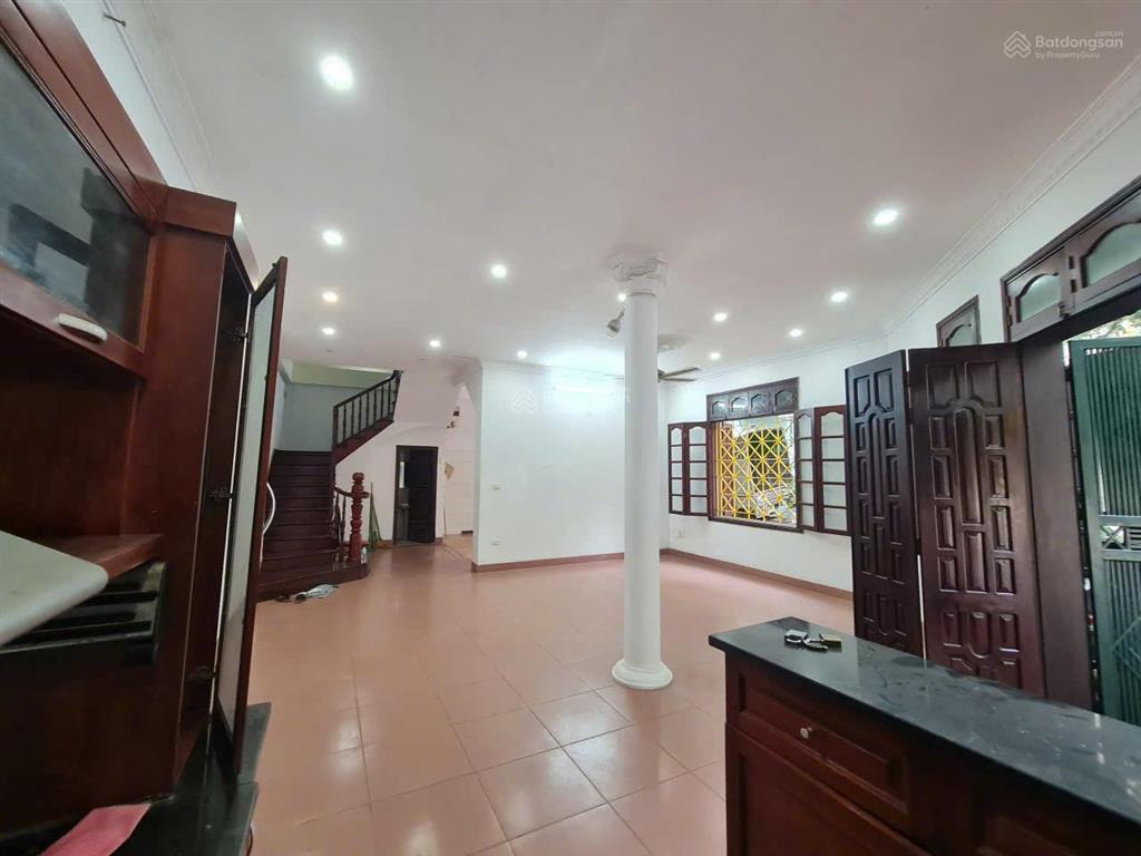 Bán nhà 8 tầng thang máy hoàng cầu, dt 55m, mt 5m, đường ô tô, 28,8 tỷ.