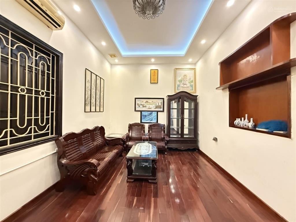 Bán gấp nhà 4 tầng lô góc 50 m2 ở mặt ngõ ô to 63 thái thịnh, chào 14.65 tỷ phú trần 0978 314 ***