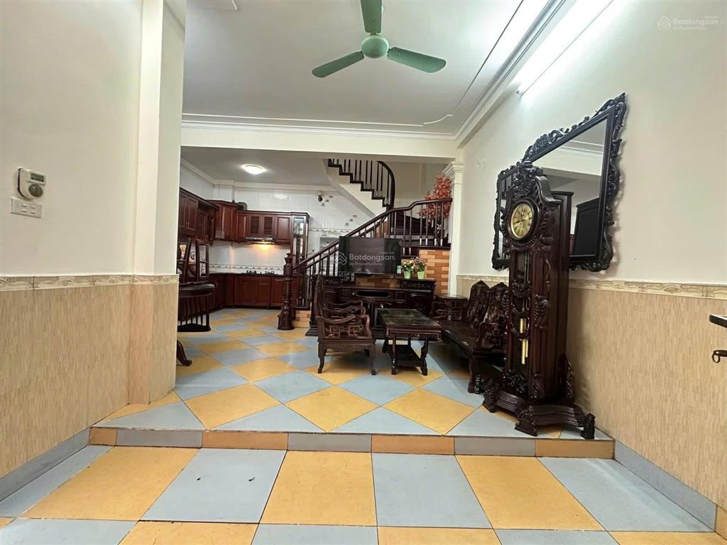 Bán gấp nhà mặt ngõ 36 ngọc khánh dt t2 45m2, xây 5 tầng, chào 9.8 tỷ  phú trần 0978 314 ***