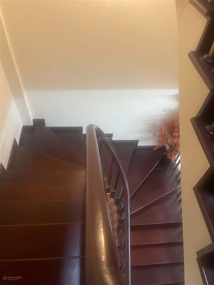 Bán gấp nhà mặt ngõ 36 ngọc khánh 40m2, xây 5 tầng, chào 9.8 tỷ  phú trần 0978 314 ***
