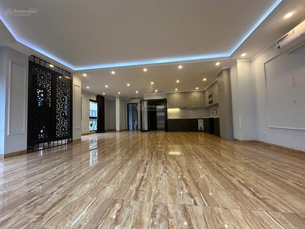 Cho thuê mảnh đất ngõ 28 phố tứ liên, tây hồ, ngõ thông, ô tô 77m2, mt 4.5m, giá 10tr/tháng