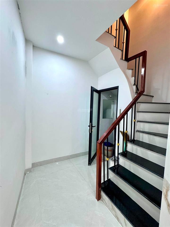 Nhà đẹp ở luôn phố phan phù tiên, p giảng võ, thang máy, 45m, 7 tầng, mt 4, 10.2 tỷ.