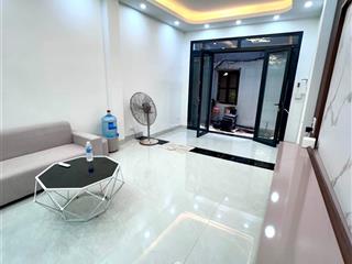 Nhà đẹp ở luôn phố phan phù tiên, p giảng võ, thang máy, 45m, 7 tầng, mt 4, 10.2 tỷ.