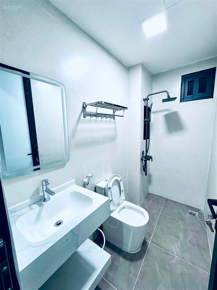 Nhà đẹp ở luôn phố phan phù tiên, p giảng võ, thang máy, 45m, 7 tầng, mt 4, 10.2 tỷ.