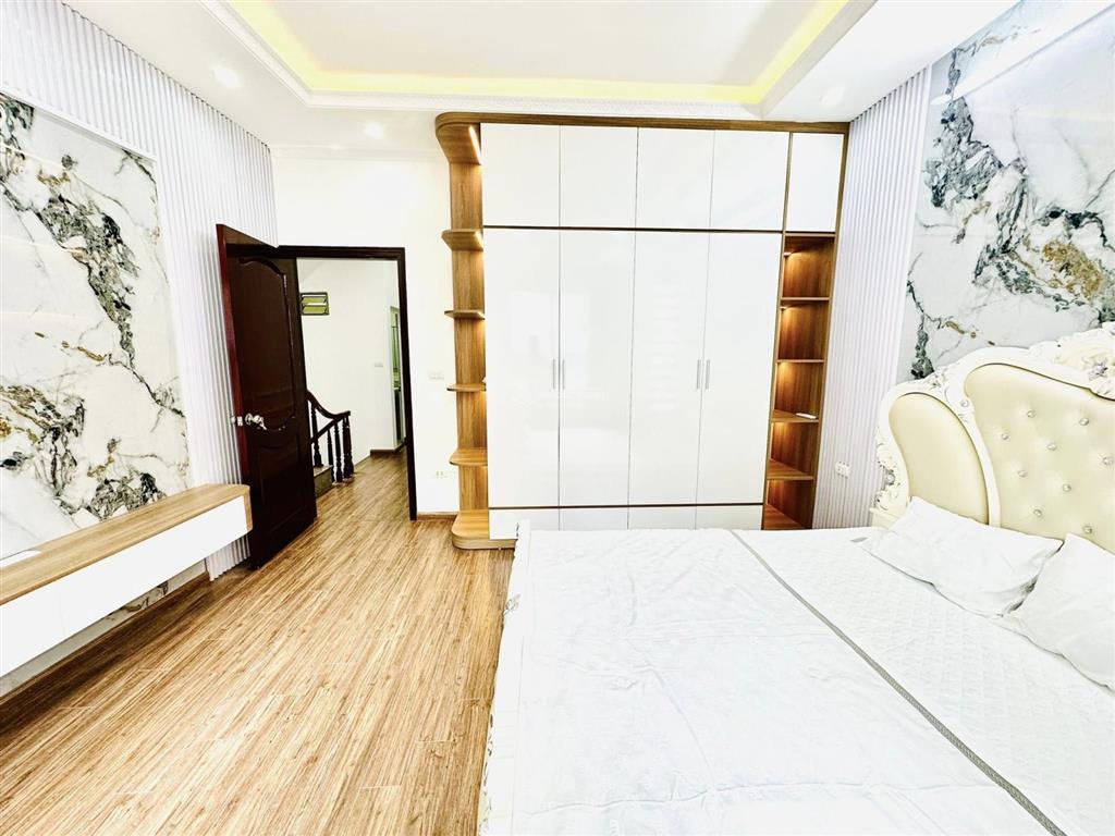 Bán nhà ngõ thông phong phố tôn đức thắng, nhà đẹp ở luôn cho thuê cao 28m2, 5 tầng, 3,8 tỷ