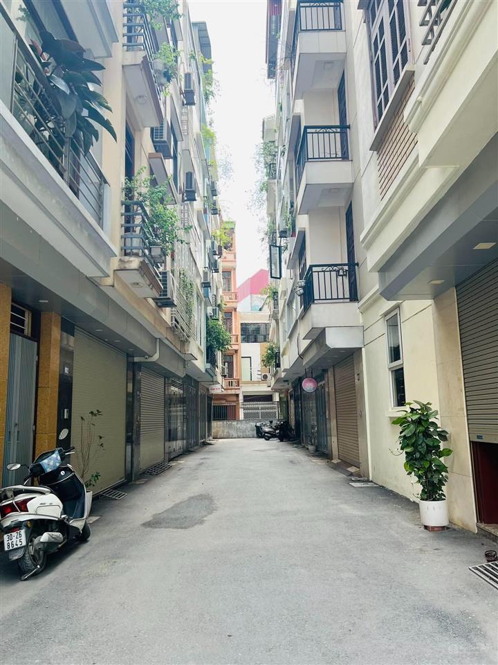 Gara ô tô7 tầng thang máylô gócngõ phân lô bàn cờlê trọng tấn giá 16.8 tỷ.