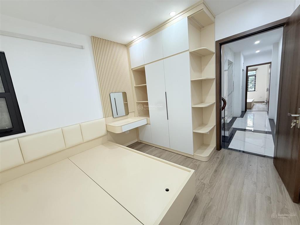 Hơn 9 tỷnhà mới 43m2thang máy7 ngủphố kim đồngko qh