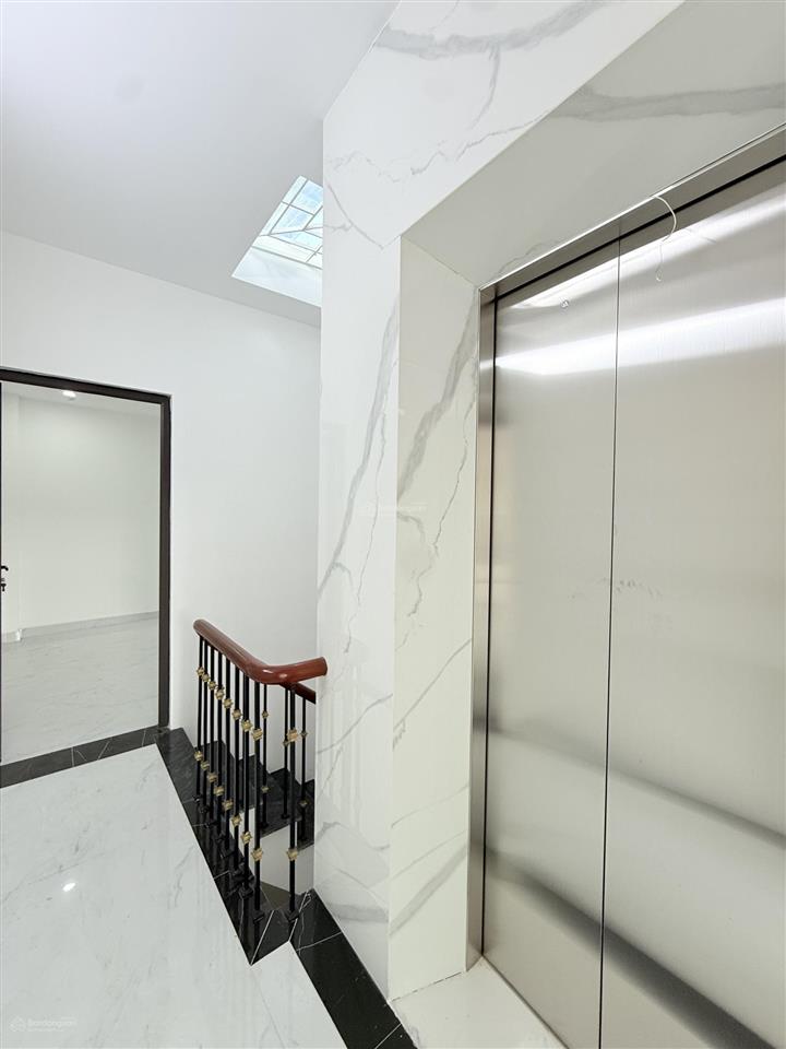 Hơn 9 tỷnhà mới 43m2thang máy7 ngủphố kim đồngko qh