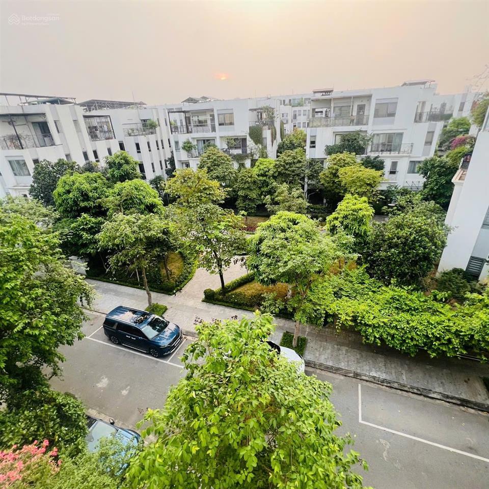 Chính chủ cần bán lô biệt thự 160m & 200m2 full nội thất nhập khẩu, vị trí hoa hậu .